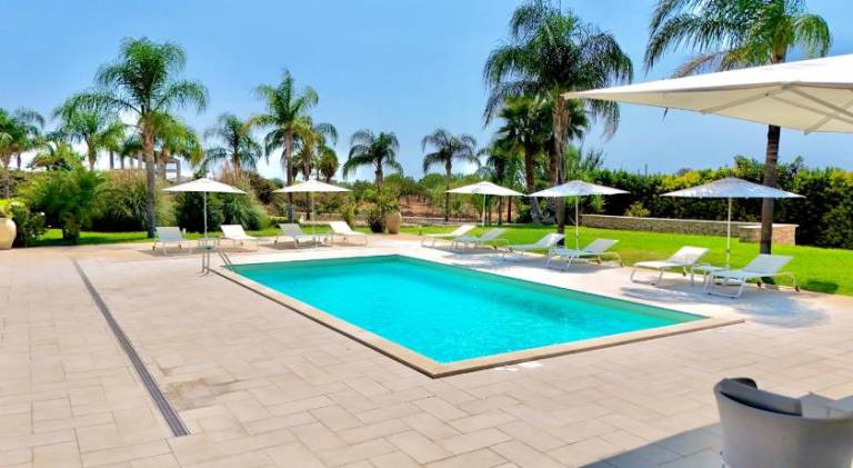 Vacation home with pool in Ragusa