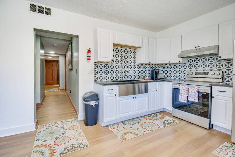 Jetted Tub: Dayton Condo, 2 Mi to Oregon District — photo 3