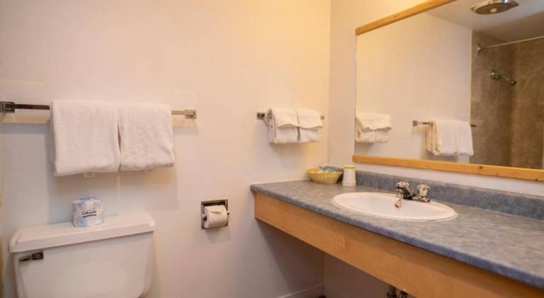 Canadas Best Value Inn River View Hotel — photo 3