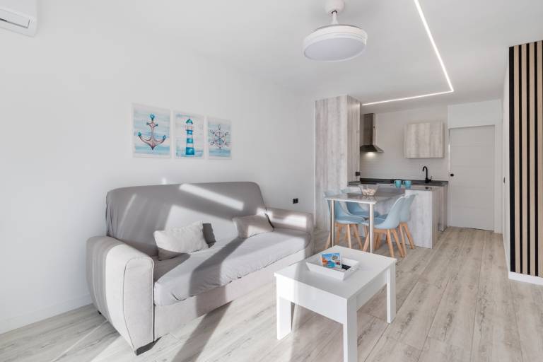 Apartment 'Vistas A Los 2 Mares' with Sea View, Shared Pool and Air Conditioning — photo 4