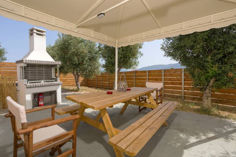 Holiday apartment with yard, grill & patio | Mountain view — photo 2
