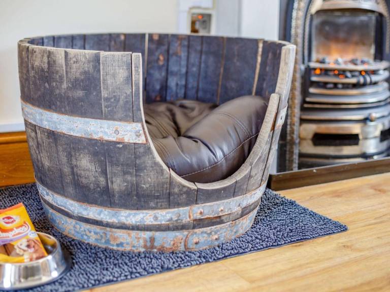 Cottage with yard & jacuzzi — photo 4