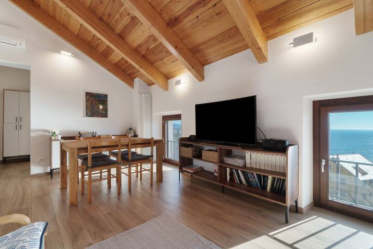 Apartment 'La Mansarda Di Crevari' with Sea View, Parking, Garden, Wi-Fi & Air Conditioning — photo 3