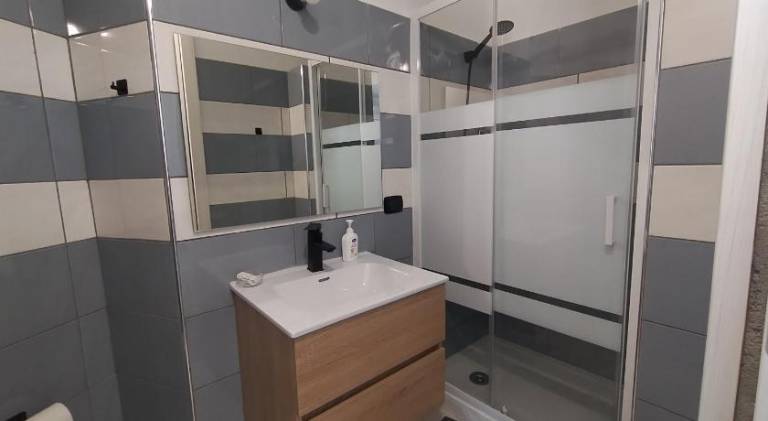 Serviced apartment with terrace, garden & pool — photo 2