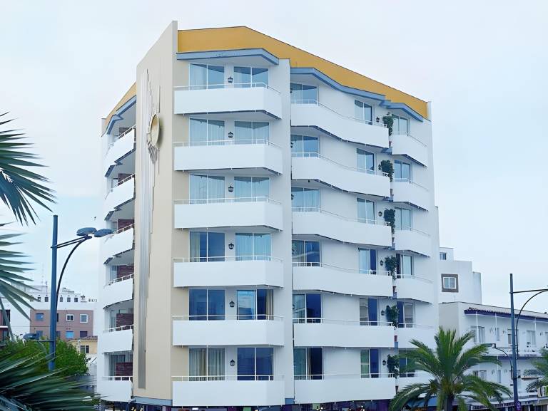 Family-oriented serviced apartment with terrace | Beach nearby | Suitable for remote work | Dogs allowed in Lloret de Mar