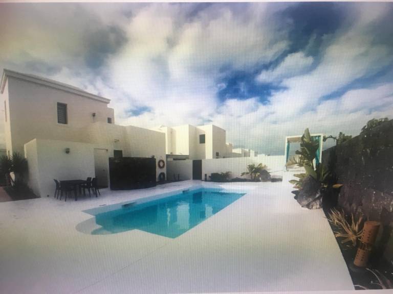 Fully equipped spacious villa with private pool, yard & terrace | Dogs allowed in Yaiza