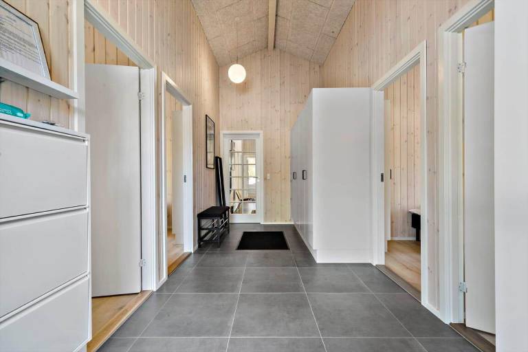 Vacation home with barbeque, hot tub & sauna — photo 4