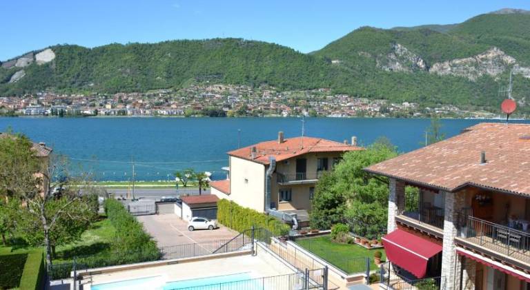 Holiday apartment with pool in Paratico