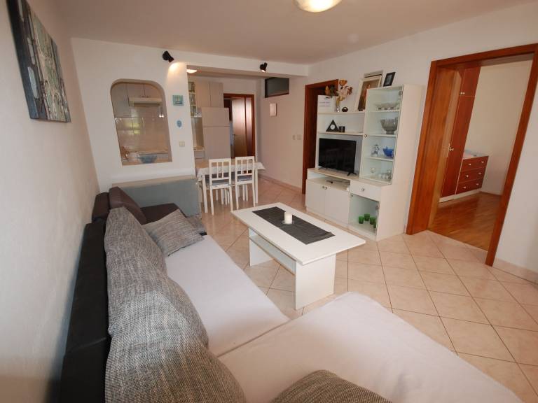 Holiday apartment with patio — photo 4