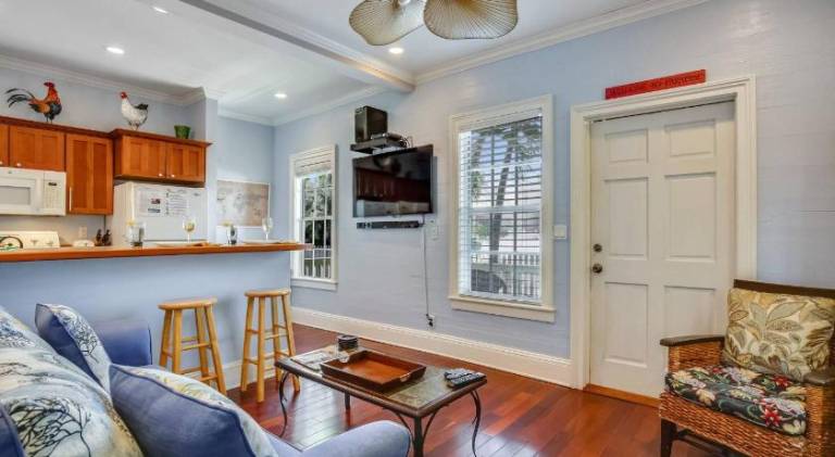 Vacation home with pool | Pet-friendly — photo 2