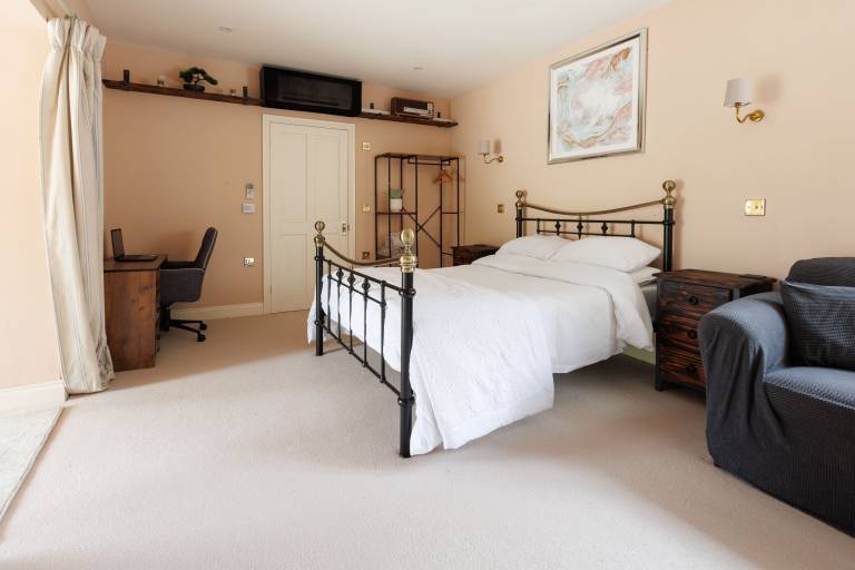 Family-oriented studio with garden & hot tub | Beach nearby | Pets allowed — photo 4