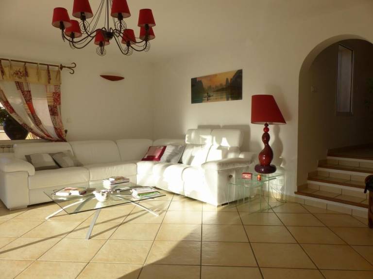 Fully equipped charming vacation home with yard | City view | Dogs allowed — photo 5