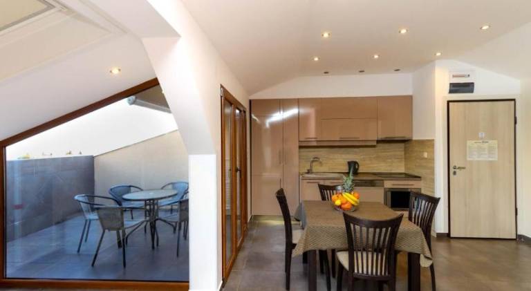 Holiday apartment with patio — photo 3