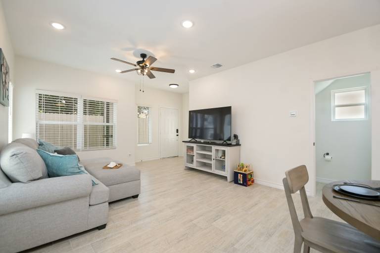 1 Mi to Historic Market Square: Spacious Townhome — photo 2