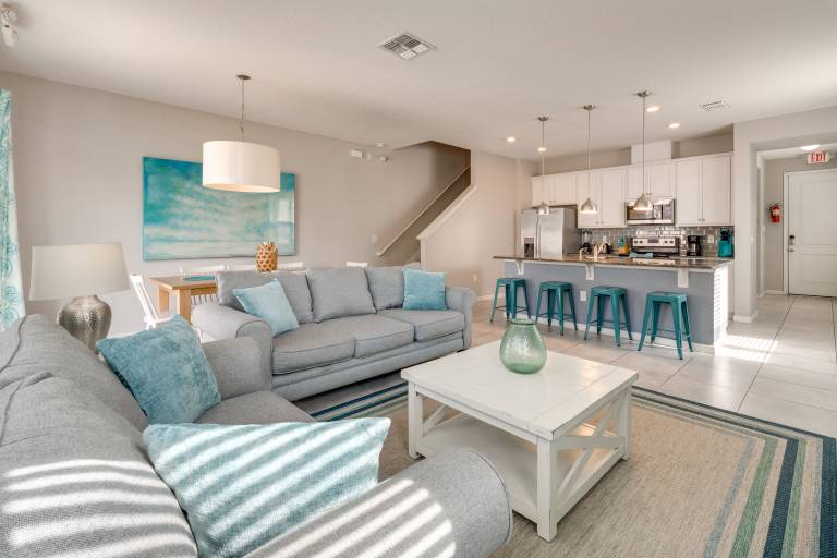4 Mi to WDW Sleek Townhome w Community Pool