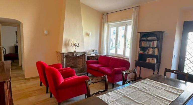 Holiday apartment with jacuzzi & yard — photo 3