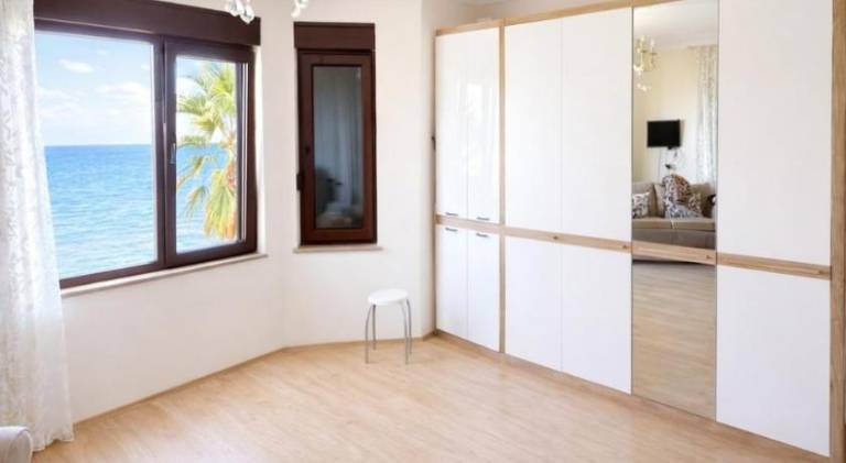 Beachfront Duplex 3-BR in Pelitkoy, Beach Access — photo 2