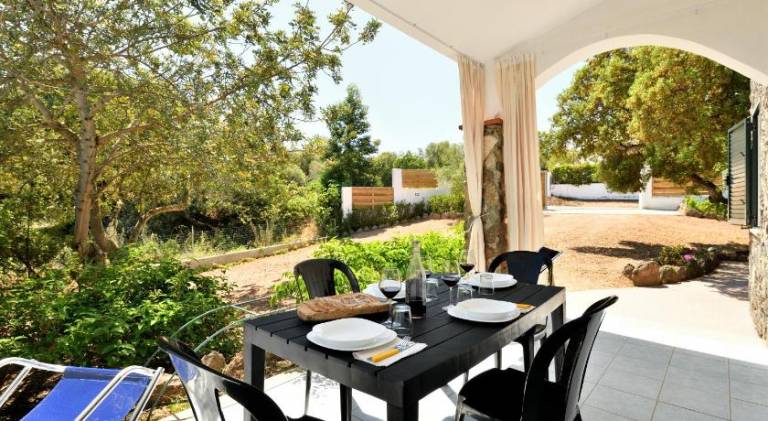 Holiday apartment with yard & patio — photo 2