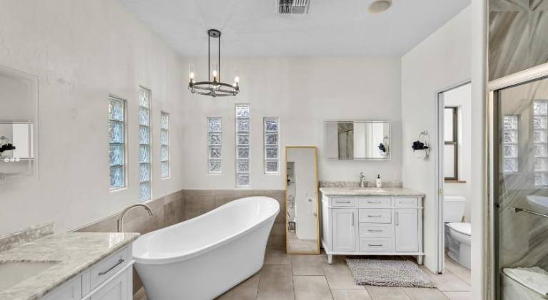 Vacation home with hot tub — photo 2