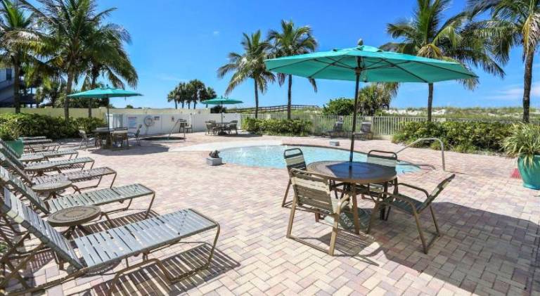 Sunset Vistas Two Bedroom Beachfront Suites — photo 5
