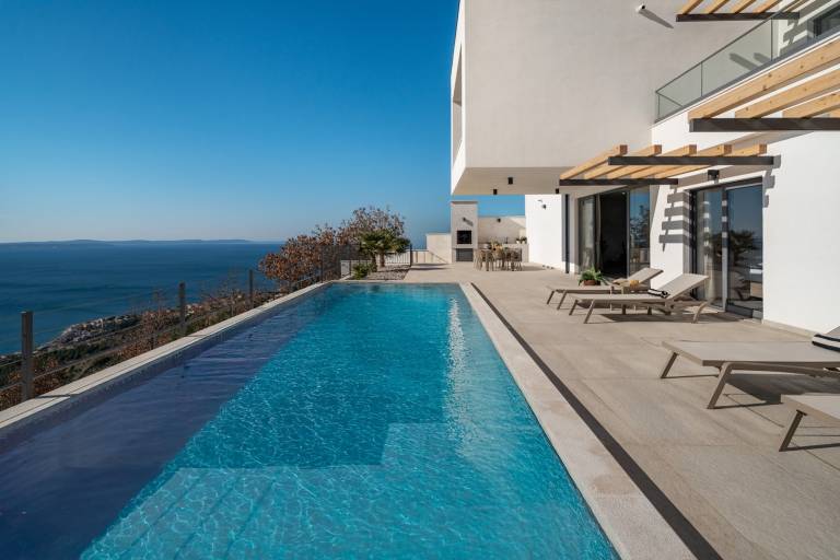 Villa with BBQ, patio & private pool | Sea view — photo 3