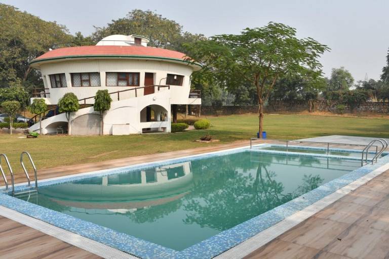 House with jacuzzi, garden & pool | Perfect for remote work | Pets allowed — photo 3