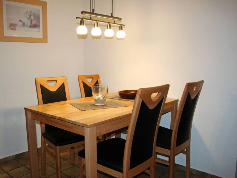 Apartment with patio — photo 4