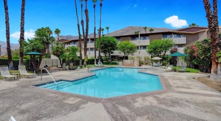 House with jacuzzi & pool | Pets are welcome — photo 3