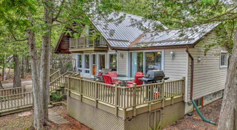 Lovely waterfront private cottage with hot tub in Kawartha Lakes — photo 5