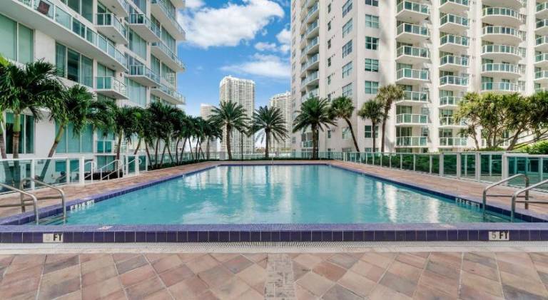 Vacation home with pool | Next to Bayfront Park | Suitable for remote work — photo 4