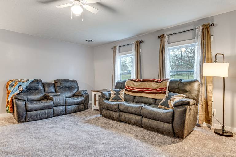 Pets Welcome! Quiet Economy Home w/ Spacious Yard — photo 5