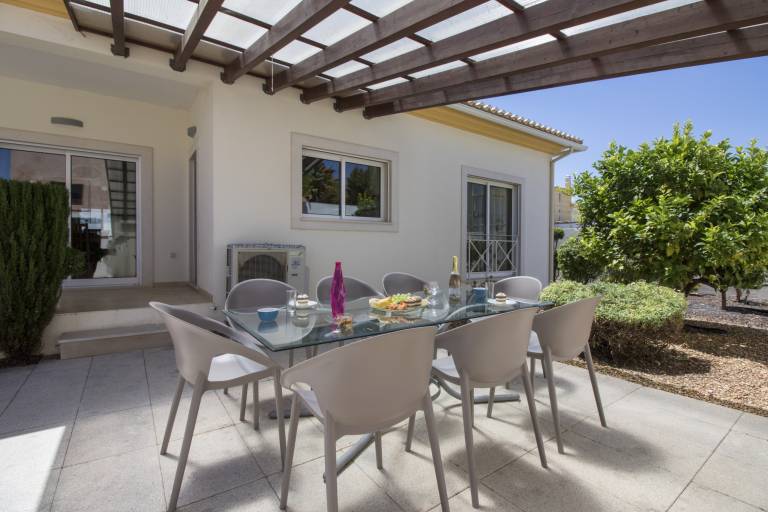 Villa with grill, yard & private pool — photo 4