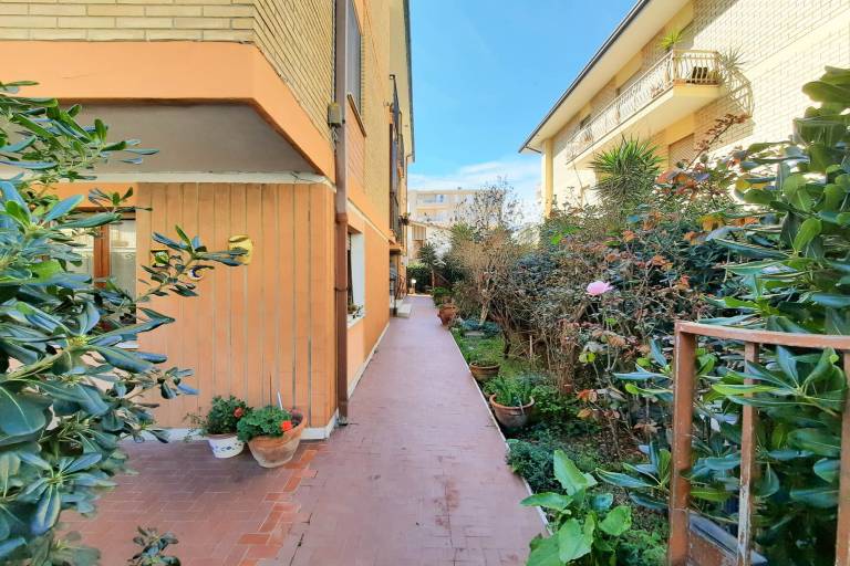 Holiday apartment with 3 rooms for 6 persons — photo 2