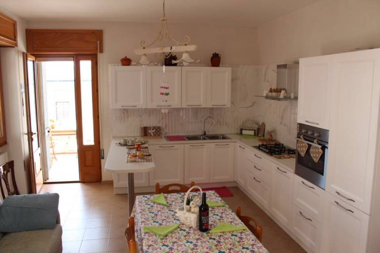 Child-friendly wonderful villa with yard, BBQ & patio | Pets allowed — photo 5