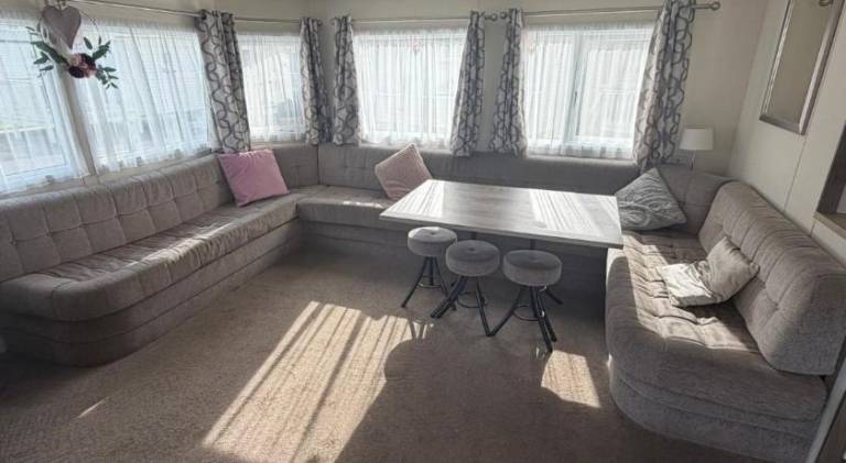 House with jacuzzi — photo 3