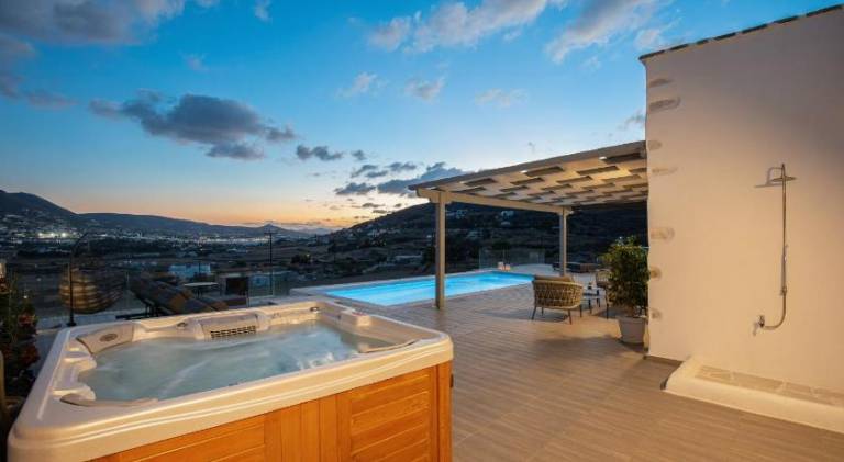 Villa with jacuzzi & pool — photo 2