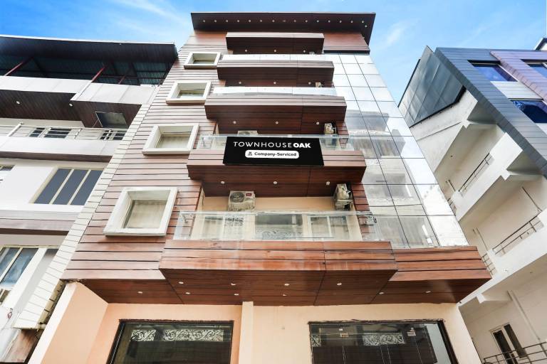 Super Townhouse Oak Tapovan