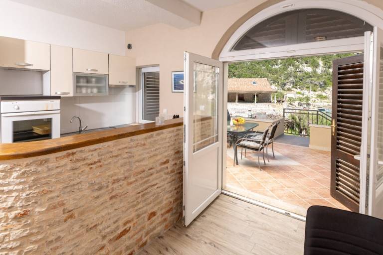 Holiday apartment with terrace | Sea view | Dogs allowed in Jelsa