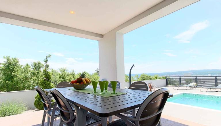 Pleasant vacation home with grill, private pool & yard | Pets are welcome — photo 2