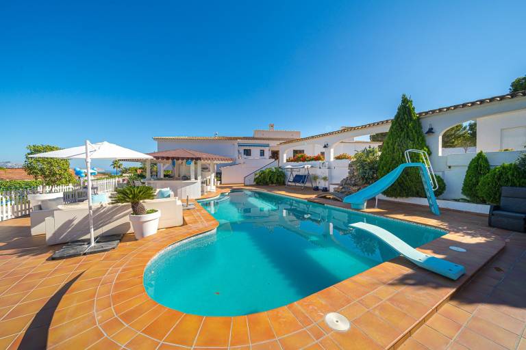 Family-friendly lovely villa with fast internet, private pool & hot tub | City view | Suitable for remote work | Pets are welcome — photo 2