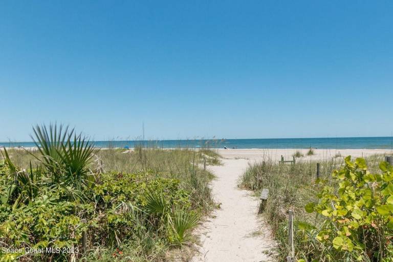 Cape Canaveral Beachfront 2B/2B 30 Seconds to Sand Extended Stays Welcome — photo 3