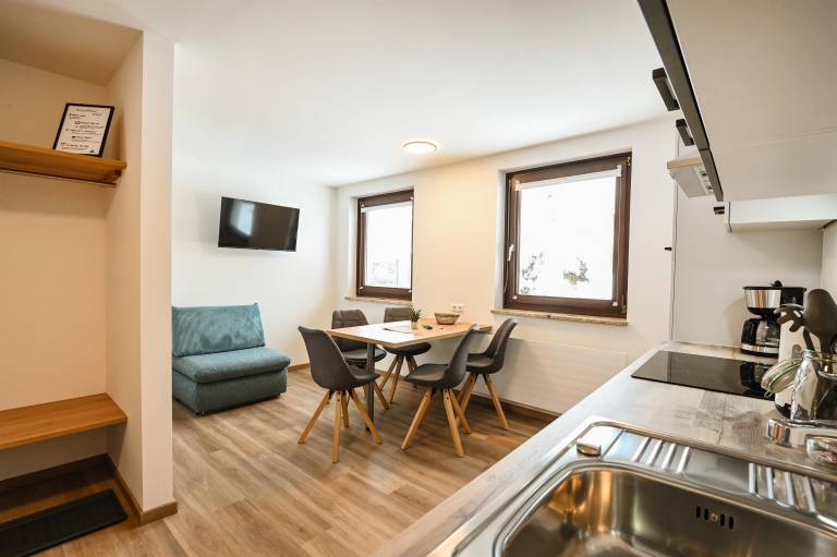 Rental apartment with yard & barbeque — photo 2