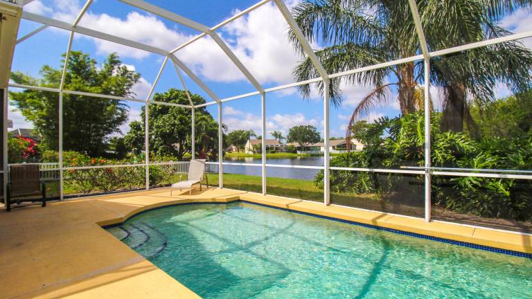 Family-friendly ample house with private pool & patio | Pets allowed in Bradenton, FL