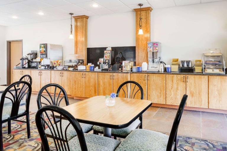 Days Inn by Wyndham Sidney NE — photo 3