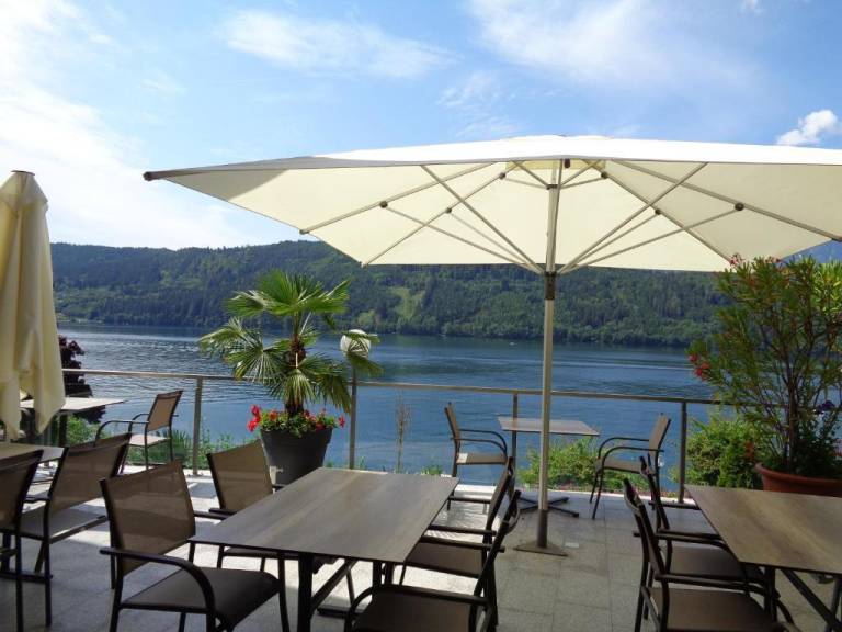 Family-friendly apartment with BBQ, patio & yard | Lake view | Pets allowed — photo 4