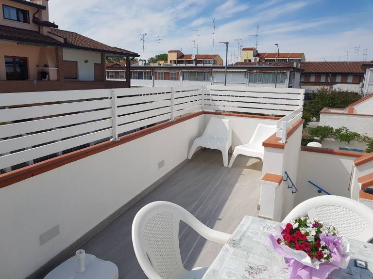 Rental apartment with garden, barbeque & terrace | Garden view — photo 5