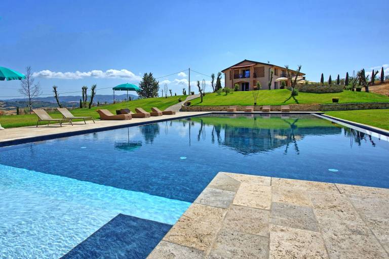 Villa with private pool, BBQ & patio — photo 3