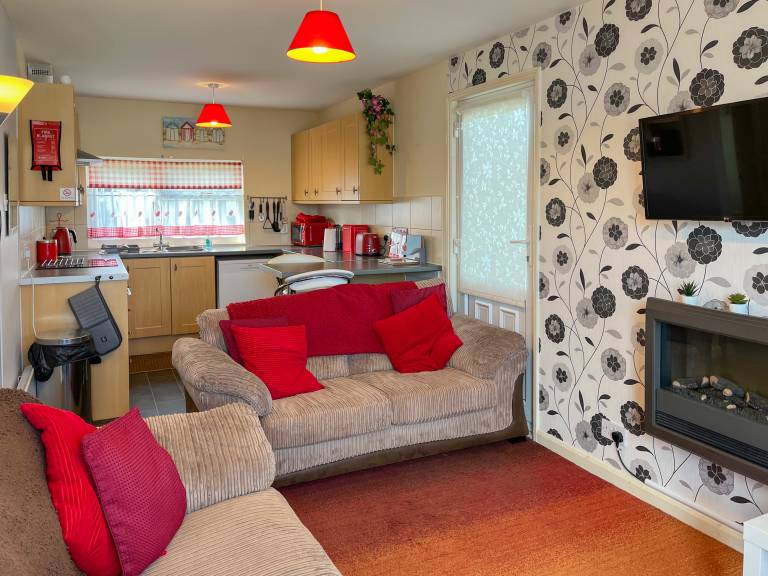 Family-oriented cottage with garden | River view | Pet-friendly — photo 2