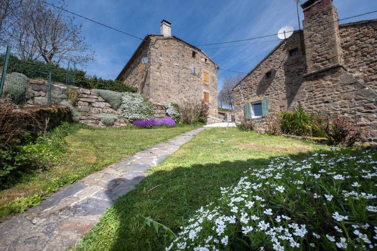Gite with patio — photo 2