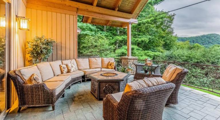 Vacation home with jacuzzi — photo 5